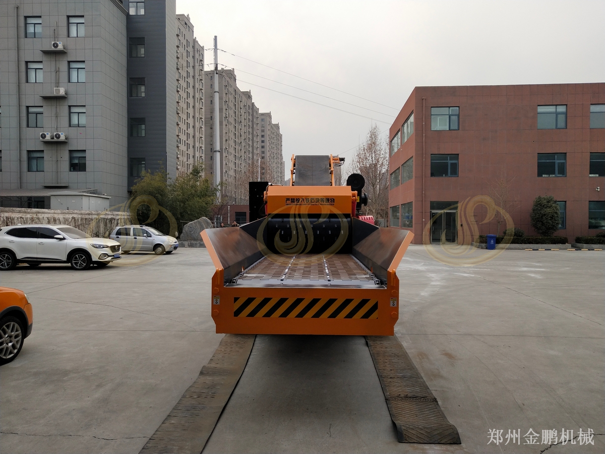 郑州金鹏流动木材粉碎机：现场上料出料流程与移动配置